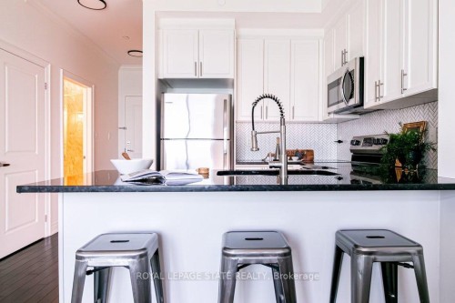 631-101 Shoreview Place, Hamilton, ON - Indoor Photo Showing Kitchen With Upgraded Kitchen