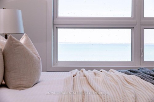 631-101 Shoreview Place, Hamilton, ON - Indoor Photo Showing Bedroom