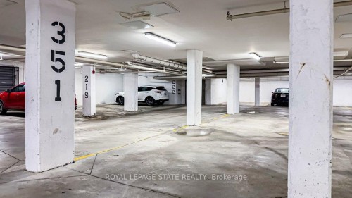 631-101 Shoreview Place, Hamilton, ON - Indoor Photo Showing Garage