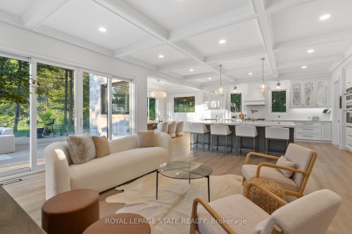 1067 Jerseyville Road W, Hamilton, ON - Indoor Photo Showing Living Room