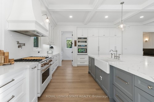 1067 Jerseyville Road W, Hamilton, ON - Indoor Photo Showing Kitchen With Upgraded Kitchen