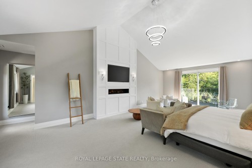 1067 Jerseyville Road W, Hamilton, ON - Indoor Photo Showing Bedroom