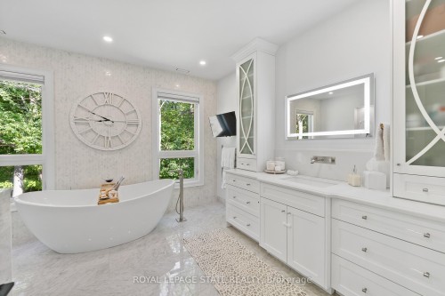 1067 Jerseyville Road W, Hamilton, ON - Indoor Photo Showing Bathroom