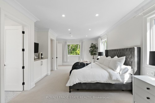 1067 Jerseyville Road W, Hamilton, ON - Indoor Photo Showing Bedroom
