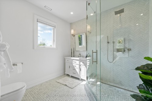 1067 Jerseyville Road W, Hamilton, ON - Indoor Photo Showing Bathroom