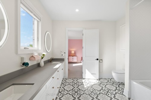 1067 Jerseyville Road W, Hamilton, ON - Indoor Photo Showing Bathroom