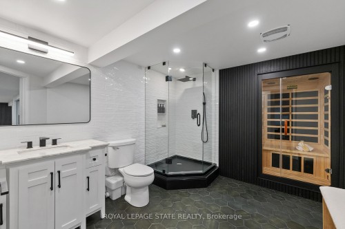 1067 Jerseyville Road W, Hamilton, ON - Indoor Photo Showing Bathroom