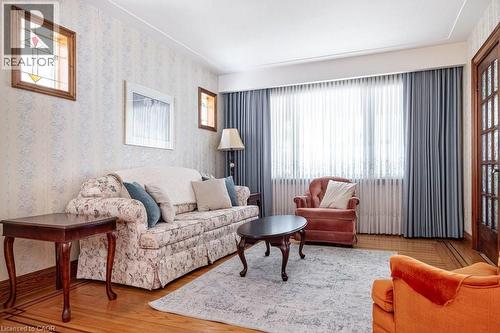 73 Barclay Street, Hamilton, ON - Indoor Photo Showing Living Room