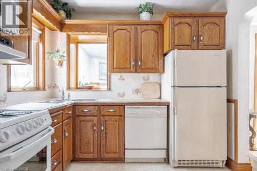 73 Barclay Street, Hamilton, ON - Indoor Photo Showing Kitchen