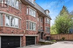 B - 35 SPRUCE STREET Toronto, ON M5A 2H8