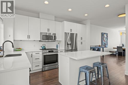 600 Sherwood Road Unit# 45, Kelowna, BC - Indoor Photo Showing Kitchen With Stainless Steel Kitchen With Double Sink With Upgraded Kitchen