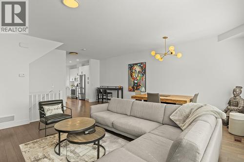 600 Sherwood Road Unit# 45, Kelowna, BC - Indoor Photo Showing Living Room