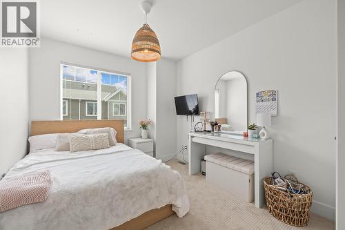 600 Sherwood Road Unit# 45, Kelowna, BC - Indoor Photo Showing Bedroom