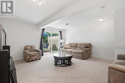 64 - 1241 Hamilton Road, London East (East P), ON - Indoor Photo Showing Living Room