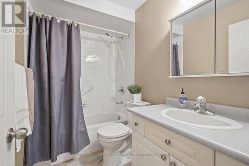 64 - 1241 Hamilton Road, London East (East P), ON - Indoor Photo Showing Bathroom