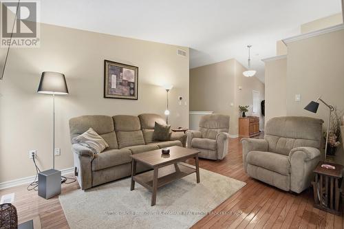 64 - 1241 Hamilton Road, London East (East P), ON - Indoor Photo Showing Living Room