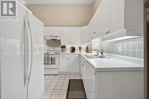 64 - 1241 Hamilton Road, London East (East P), ON - Indoor Photo Showing Kitchen With Double Sink