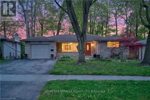 217 PINEGROVE CRESCENT  Waterloo, ON N2L 4V2