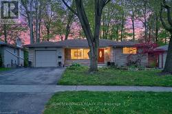 217 PINEGROVE CRESCENT  Waterloo, ON N2L 4V2