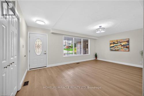 217 Pinegrove Crescent, Waterloo, ON - Indoor Photo Showing Other Room