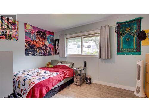 Second Bedroom Main Level - 2025 Catt Avenue, Lumby, BC - Indoor Photo Showing Bedroom