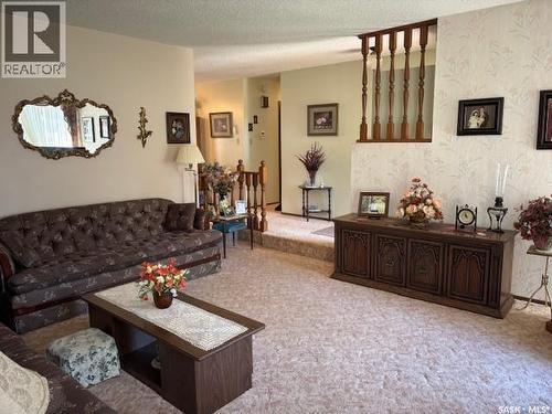 149 Garvin Crescent, Canora, SK - Indoor Photo Showing Living Room