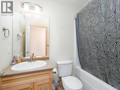 15 Bailey Place, Whitehorse, YT - Indoor Photo Showing Bathroom