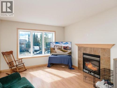 15 Bailey Place, Whitehorse, YT - Indoor Photo Showing Living Room With Fireplace