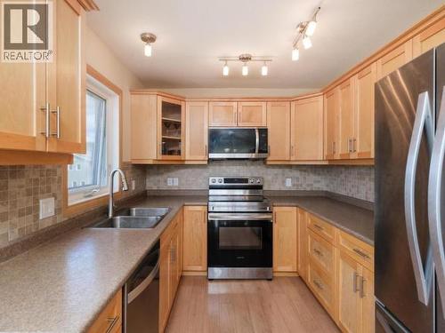 15 Bailey Place, Whitehorse, YT - Indoor Photo Showing Kitchen With Double Sink