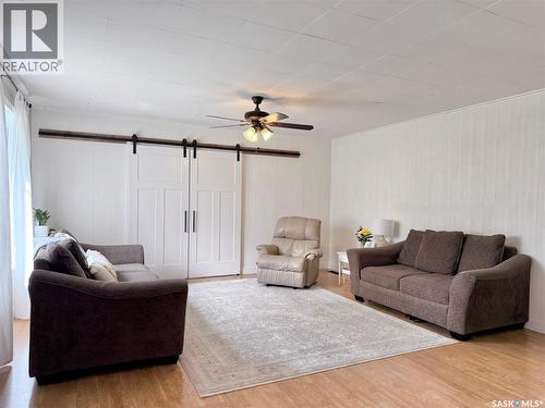 211 Pangman Street, Outlook, SK - Indoor Photo Showing Living Room
