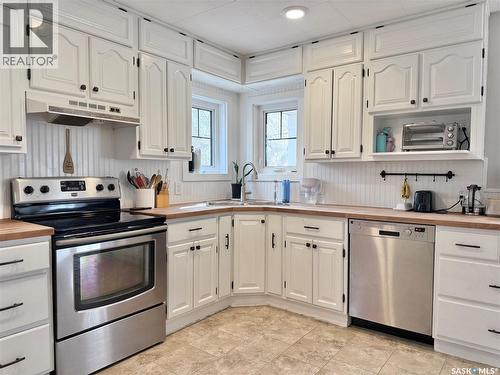 211 Pangman Street, Outlook, SK - Indoor Photo Showing Kitchen