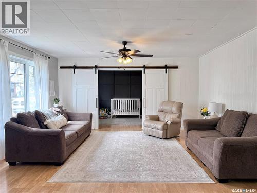 211 Pangman Street, Outlook, SK - Indoor Photo Showing Living Room