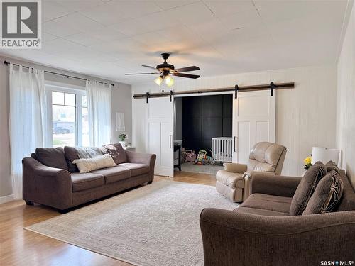 211 Pangman Street, Outlook, SK - Indoor Photo Showing Living Room