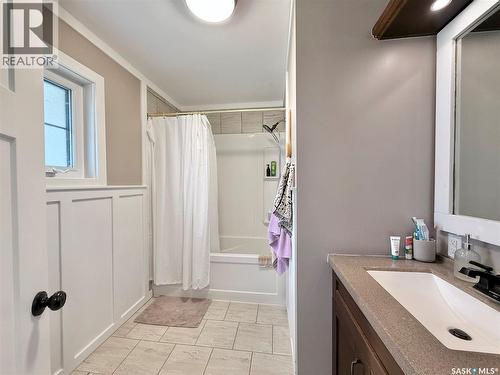 211 Pangman Street, Outlook, SK - Indoor Photo Showing Bathroom