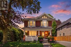 142 TEMPERANCE STREET Aurora, ON L4G 2R4