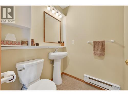 1067 Timberhill Place, Windermere, BC - Indoor Photo Showing Bathroom