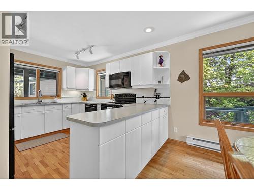 1067 Timberhill Place, Windermere, BC - Indoor Photo Showing Kitchen