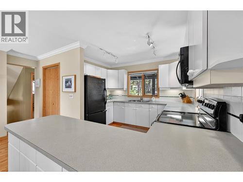 1067 Timberhill Place, Windermere, BC - Indoor Photo Showing Kitchen