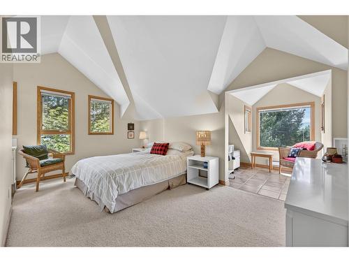1067 Timberhill Place, Windermere, BC - Indoor Photo Showing Bedroom
