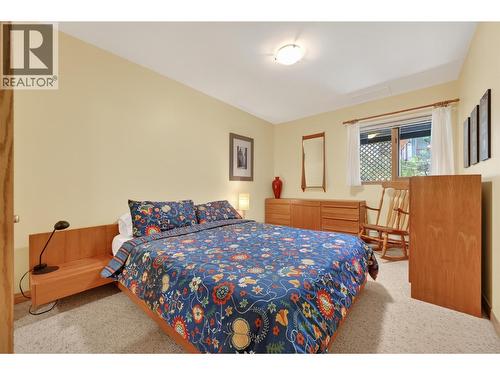 1067 Timberhill Place, Windermere, BC - Indoor Photo Showing Bedroom