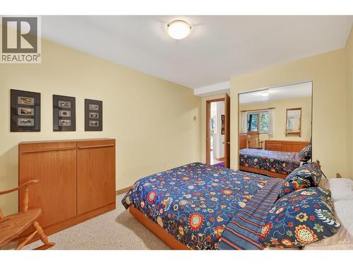 1067 Timberhill Place, Windermere, BC - Indoor Photo Showing Bedroom