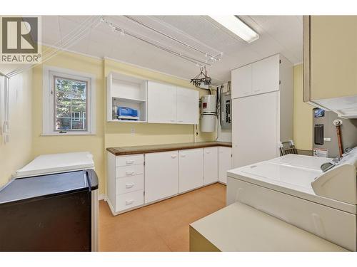 1067 Timberhill Place, Windermere, BC - Indoor Photo Showing Laundry Room