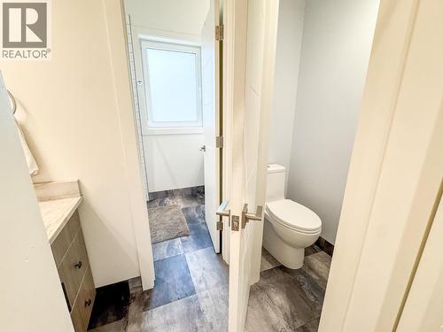 4615 Rowan Street, Windermere, BC - Indoor Photo Showing Bathroom