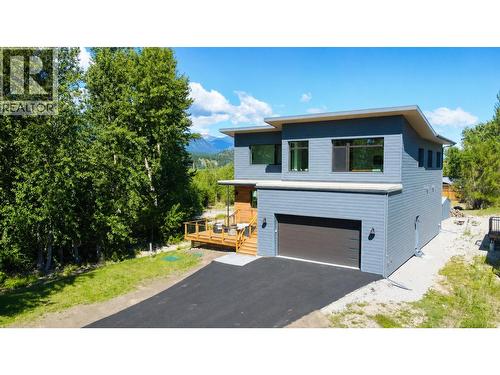 4615 Rowan Street, Windermere, BC - Outdoor