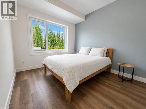 4615 Rowan Street, Windermere, BC - Indoor Photo Showing Bedroom