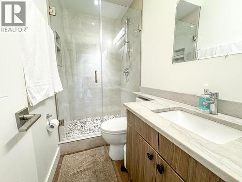4615 Rowan Street, Windermere, BC - Indoor Photo Showing Bathroom