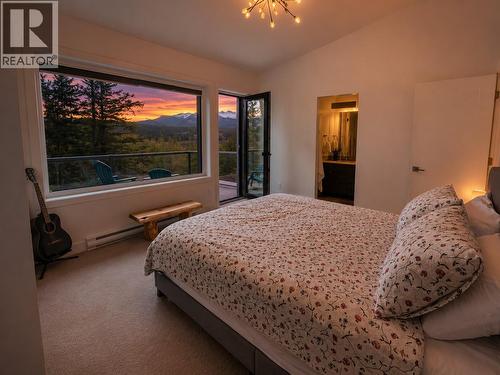 4615 Rowan Street, Windermere, BC - Indoor Photo Showing Bedroom