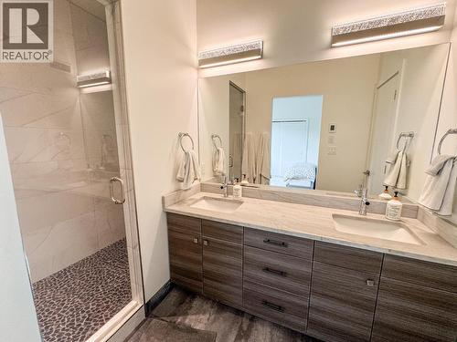 4615 Rowan Street, Windermere, BC - Indoor Photo Showing Bathroom