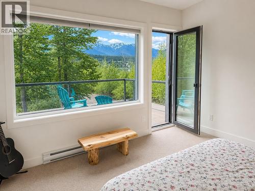 4615 Rowan Street, Windermere, BC - Indoor Photo Showing Bedroom