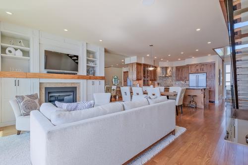 1-5235 Buchanan Road, Peachland, BC - Indoor Photo Showing Living Room With Fireplace